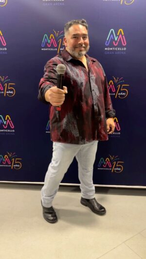 Rodrigo Villegas Instagram - Gracias por la invitación @granarenamonticello lo pase increíble, hermoso escenario, muy buen público, lo pasamos espectacular!!

#rv #parati #viral #standup #humor