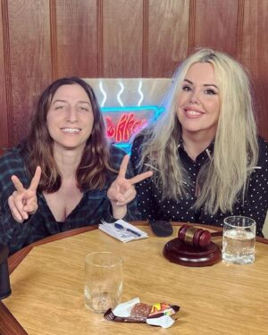 Roisin Conaty Instagram - I got to meet and podcast with one of my comedy heroes and absolute legend @chelsanity 
It was a dreamy afternoon and she is very kind ❤️❤️❤️

Repost from @chelsanity
•
New pod w comedy great @roisinconaty1 whose show Gameface had me hunting down Roisin like prey. Could I retain the correct pronunciation of my new idol’s name? Give the ep a listen to find out! Filtered heavily to try to reduce the PURPLE EYESHADOW I accidentally put on my brows in a panic, thinking it was brown. 

CLIP SLIDESHOW: 
1. THE DANGEROUS GAME OF STREET MEAT. 
2. CHELSEA FAILS AT NAMING A PIE SHOP IN DISAPPOINTING IMPROV. 
3. AMERICAN CHOCOLATE VERSUS THE 🦁 BAR.