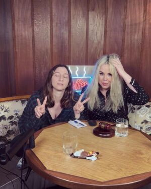 Roisin Conaty Instagram - I got to meet and podcast with one of my comedy heroes and absolute legend @chelsanity 
It was a dreamy afternoon and she is very kind ❤️❤️❤️

Repost from @chelsanity
•
New pod w comedy great @roisinconaty1 whose show Gameface had me hunting down Roisin like prey. Could I retain the correct pronunciation of my new idol’s name? Give the ep a listen to find out! Filtered heavily to try to reduce the PURPLE EYESHADOW I accidentally put on my brows in a panic, thinking it was brown. 

CLIP SLIDESHOW: 
1. THE DANGEROUS GAME OF STREET MEAT. 
2. CHELSEA FAILS AT NAMING A PIE SHOP IN DISAPPOINTING IMPROV. 
3. AMERICAN CHOCOLATE VERSUS THE 🦁 BAR.