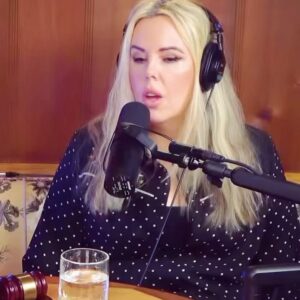 Roisin Conaty Instagram - I got to meet and podcast with one of my comedy heroes and absolute legend @chelsanity 
It was a dreamy afternoon and she is very kind ❤️❤️❤️

Repost from @chelsanity
•
New pod w comedy great @roisinconaty1 whose show Gameface had me hunting down Roisin like prey. Could I retain the correct pronunciation of my new idol’s name? Give the ep a listen to find out! Filtered heavily to try to reduce the PURPLE EYESHADOW I accidentally put on my brows in a panic, thinking it was brown. 

CLIP SLIDESHOW: 
1. THE DANGEROUS GAME OF STREET MEAT. 
2. CHELSEA FAILS AT NAMING A PIE SHOP IN DISAPPOINTING IMPROV. 
3. AMERICAN CHOCOLATE VERSUS THE 🦁 BAR.