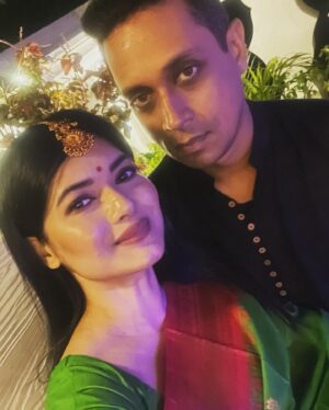 Roja Paromita Dey Instagram - When Moyur met Dodo 🦤 

Shashti 🌺 #Pujo2023
