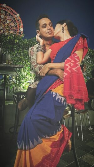Roja Paromita Dey Instagram - PDA Alert! @indraneel.88 

#myshyhusband 🥰