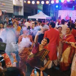 Roja Paromita Dey Instagram - "Ki ki korli pujo te?"
Me- "WELL.. bishorjon e thakurer shathe jole jhap deya bade shob korechhi" 😂🤭
Dhunuchi naach and Sindoor khela at @ballygunge_21_pally_insta 

#sindoorkhela21pally
#dhunuchinaach #sindoorkhela #bishorjon #durgapuja #bijoyadashami #reelsinstagram #reelvideo #reelsindia #reeitfeelit #durgapujareels #durgapujakolkata2023