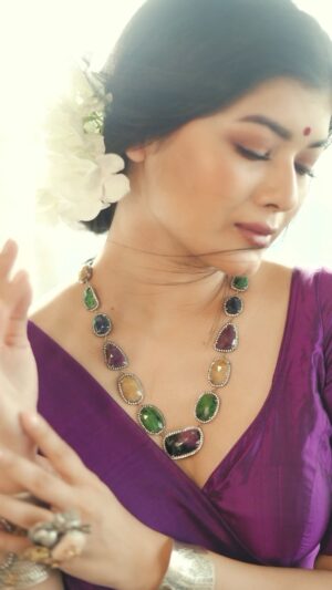 Roja Paromita Dey Instagram - Jewellery by idnanacreations_india ♥️
Styling - yours truly 
📹 @shayakchakraborty 
📸 @somnath_roy_photography 
Makeup and hair- @navinmakeupartist

#reels #reelsinstagram #reelsvideo #reelitfeelit #reelsindia #fashionreels #jewelleryindia #silverjewelry #rojadey #rojaparomitadey