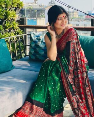 Roja Paromita Dey Instagram - It’s not love darling .. it’s the heat wave..drink water 🥰