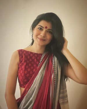 Roja Paromita Dey Instagram - Bari achhi bole shajbo na
Ta hobe na ta hobe na.. 😇

Saptami #Pujo2023