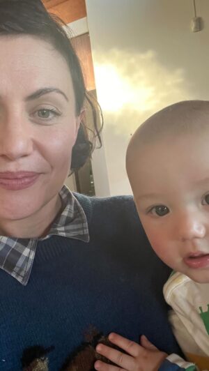 Rolanda Marais Instagram - Try doing a video with a 10 month old on your lap 🤦🏻‍♀️😂😂.Kom gesels saam met my en die skrywer van die boek 'weaning sense' @megfaure.sense  hierdie DONDEDAG aand 20:00 op @tommeetippeeza se live feed . Jy sal ook kan vrae vra en Sal beslis iets wyser raak. Ek Sien baie uit. Ek het vrae.... #ttza #tommeetippeeza #ttzaambassador @weaningsense #weaning #startingsolids 🍒🎃🍗🥕🌽🫛🥬🍅🥝🍑🍇🍓🍌🥑🫐🧄🫑🫛