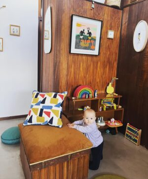 Rolanda Marais Instagram - It's a matter of time... until this guy walks around and DESTROYS most of my kakkies..... can't wait😂. Ek het hierdie bankie laat maak waar n plant eers in gepronk het want Die se arme blare was al klaar n paar keer afgeskeer en in die mond gesit..... solank as wat ek leef Sal ek aanhou probeer om Stylvolle oplossings te vind vir enigiets in my lewe..... dis my superpower EN my downfall .... Dankie @annex.furniture.decor.design dat julle my belaglike idees entertain ... #interior #midcentury #simplesulotions #toddlersafe