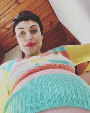 Rolanda Marais Instagram - One year ago. Bump pic. Lekker angle vir n preggie maag 😂.Kan nie glo Naudé is oor n maand 1 jaar buite daai maag nie!! #bump #pregnantbelly