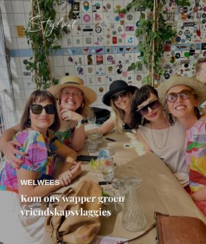 Rolanda Marais Instagram - “Dis nooit te laat om daardie spesiale vriende te ontmoet nie. Ek het in my veertigs eers my ‘tribe’ ontmoet, nadat ek my lewe lank eintlik ’n ‘loner’ was, wat gesukkel het om in groepe te kuier. En dit is die lekkerste vriendskap,” vertel @rolandamarais oor haar Mimosa-girls vriendskap. “Dit vul my met soveel hoop dat ’n mens op hierdie ouderdom regtig jou goue vriende kan ontmoet.”
Lees meer oor groenvlaggie-vriendskap en die eienskappe wat jy gerus kan vier in jou jou vriendskappe. 🔗 in bio om te lees of www.stylvol.co.za
#stylvol #stylvolwelwees #vrienskap #rolandamarais
