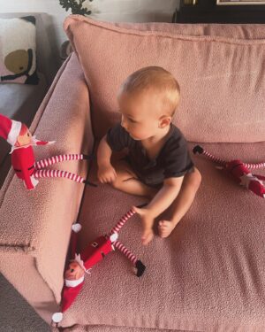 Rolanda Marais Instagram - Die stoutste elf van Almal . Naudé 🌶️ #naughtyelf #nuadé-elf