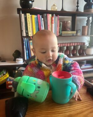 Rolanda Marais Instagram - Watse tipe sippy cup verkies jou Baba? Ek het nou twee probeer . Die een met n strooitjie ,superstar weighted straw cup en die easy flow 360 non-spill cup.. Lykmy Naudé verkies die een met die strooitjie .... nie een van Hulle mors nie so dis nogal n wen.. Ek onthou Charlotte het weer die easyflow 360 verkies... Ek glo daaraan om maar aan te hou probeer..kids verander mos daagliks... dalk hou hy môre weer van die ander een... kry 15 % afslag op enige @tommeetippeeza produk as jy kode gebruik: rolandam15 . Click net op die link in my bio wat jou direk na die webtuiste Sal neem. Sterkte met jou journey mama! #sippycups #ttza #tommeetippeeza #ttzaambassador