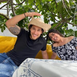 Romain Benn Instagram - Aujourd’hui je passe la journée avec @oumaymabenhafsia4 et sa maman .
Elles m’ont accueilli et m’ont préparé un déjeuner que je vais vous montrer à 18h .
C’est une famille formidable 🫶🫶🇹🇳🇹🇳