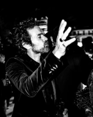 Romain Duris Instagram - Merci au @festivaldecannes c’était grand !!! Merci Michel et toute l’équipe ✨💫 Coupez ! En salles c’est drôle foncez #michelhazanavicius @coupez_lefilm @pan_europeenne @octave.de.b