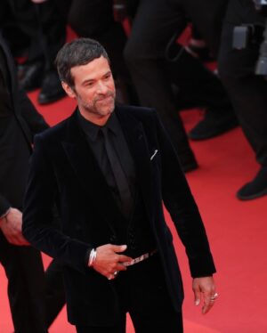 Romain Duris Instagram - Le règne animal 💫 

au @festivaldecannes 

Thomas Cailley 🔥🔥🔥

Bravo !!! 
@paulo_lastic0 @adeleexarchopoulos @tommercierofficial @billie_blain @guyardpierre @andrea_laszlo_de_simone @celine @boucheron