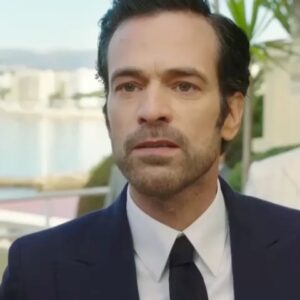 Romain Duris Instagram - Georges, soldat prussien, amant de Joséphine Baker, fils d’industriel automobile : découvrez toutes ses vies dans En attendant Bojangles, sortie le 5 JANVIER 2022.
#enattendantbojangles #enarrendantbojanglefilm #olivierbourdeaut @regisroinsard @efira_virginie #gregorygadebois #solanmachadograner