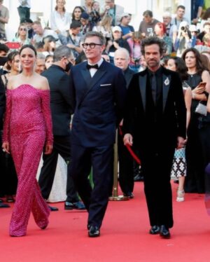 Romain Duris Instagram - Merci au @festivaldecannes c’était grand !!! Merci Michel et toute l’équipe ✨💫 Coupez ! En salles c’est drôle foncez #michelhazanavicius @coupez_lefilm @pan_europeenne @octave.de.b