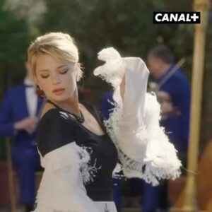 Romain Duris Instagram - En attendant Bojangles ce soir mardi 20 décembre sur @canalplus  #enattendantbojangles de @regisroinsard @efira_virginie @gregorygadebois_off #olivierbourdeaut