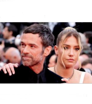Romain Duris Instagram - Le règne animal 💫

Photocall Cannes 2023 

Thomas Cailley 🔥

@thomas.cailley @paulo_lastic0 @adeleexarchopoulos @guyardpierre @festivaldecannes @celine