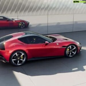 Romain Monti Instagram - Nouvelle Ferrari 12Cilindri 🔥🐎

Comme son nom l’indique on est clairement sur un hommage à la noblesse mécanique du V12, et le design s’inspire largement du design de la 365 GTB/4 Daytona 👌🏼

C’est assumé: pas d’électrique, pas d’hybride, mais le gros bloc V12 atmo de 830ch, histoire sans doute de boucler la boucle de l’histoire des Ferrari V12 à moteur avant 🫣

Qui dit atmo, et V12 atmo Ferrari, dit 830ch à 9.250tr/min et un rupteur à 9.500tr/min ! 🤤

Du coup qui dit pas d’électrification dit « poids contenu » de 1.560kg à sec (surement plus de 1.700kg en ordre de marche) 🙃

Boite 8, 0-100km/h en 2.9s, 0-200km/h en 7.9s, plus de 340km/h 🤯

Tarif ? A partir de 395.000€ hors malus et hors options 💰

A noter qu’elle est aussi déjà dispo en spider ✌🏻 (voir la dernière photo) 

T’en penses quoi toi ? 🤔