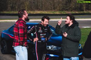 Romain Monti Instagram - Qui est le meilleur pilote ft @etienne_moustache (et un guest de qualité 👌🏼)

Bienvenu dans un monde de mauvaise foi absolu ! 😂

C’est dispo sur la chaîne ✌🏻

📸 @_battermy_