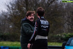 Romain Monti Instagram - Qui est le meilleur pilote ft @etienne_moustache (et un guest de qualité 👌🏼)

Bienvenu dans un monde de mauvaise foi absolu ! 😂

C’est dispo sur la chaîne ✌🏻

📸 @_battermy_