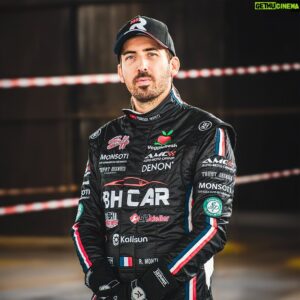 Romain Monti Instagram - 🚨 ALERTE NOUVELLE COMBINAISON 🚨

On accueille les partenaires 2024 🤝 ! En conservant le design qui est incroyable 🇫🇷

Très heureux de porter vos couleurs ! 🔥

@bhgroupefrance réseau de marques dédiées à l’automobile avec notamment BH Car, BH Atelier et BH pare brise

 #Monsoti entreprise de bâtiment

@denonofficial spécialiste audio numérique

@automotocanada distributeur de lubrifiants au Canada

#kalisun expert photovoltaique

@letripotregnierofficiel espace événementiel parisien

@shkarting équipe Canadienne de kart et de sport auto

@veggiefresh_fr commerce de fruits et légumes

@timekeeping.fr horlogers et vendeurs de montres de collection, vintage et moderne basé à Caen 

#SavignyMateriaux materiaux de construction

@dusportetplus association qui vient en aide aux enfants hospitalisés

La combi, et tout mon équipement est bien évidemment du @stand21 

Alors, tu valides ? 👊🏼

📸 @damcapture