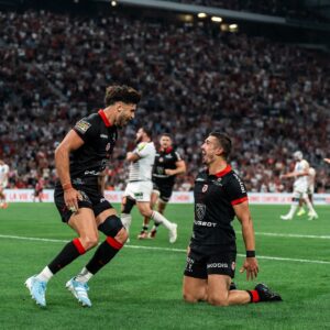 Romain Ntamack Instagram - 𝔸 𝕛𝕒𝕞𝕒𝕚𝕤 𝕝𝕖𝕤 𝕡𝕣𝕖𝕞𝕚𝕖𝕣𝕤 ❤️🖤