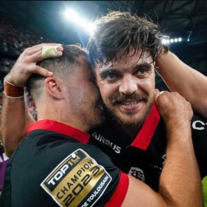 Romain Ntamack Instagram - 𝔸 𝕛𝕒𝕞𝕒𝕚𝕤 𝕝𝕖𝕤 𝕡𝕣𝕖𝕞𝕚𝕖𝕣𝕤 ❤️🖤