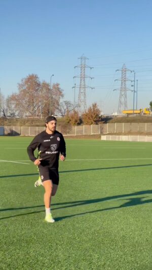 Romain Ntamack Instagram - 🏃🏻Crampons aux pieds, premier retour sur le terrain ⏳
