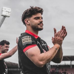 Romain Ntamack Instagram - 𝑴𝒊𝒔𝒕𝒓𝒂𝒍 𝒈𝒂𝒈𝒏𝒂𝒏𝒕 🔴⚫️