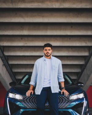 Romain Ntamack Instagram - Nouvelle Peugeot 408 hybride rechargeable 🔋 @peugeotfrance #partenariatrémunéré