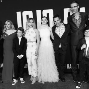 Roman Griffin Davis Instagram - Jojo Rabbit family...Rachel, Mayes, Eli, Liz, Joseph, Martina, you were missed! ✌🏻 Thank you 🦊 👓 💡