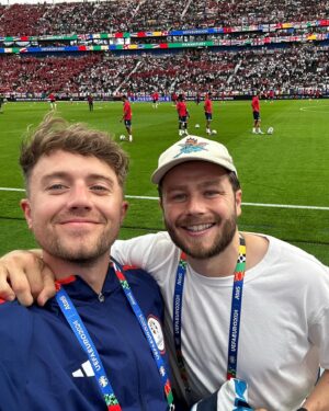 Roman Kemp Instagram - EURO 2024… part 1 featuring Rio Ferdinap.

Hopefully part 2 includes a trophy 🦁🦁🦁