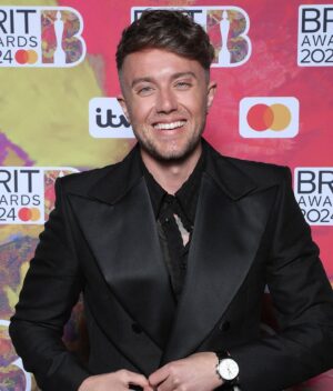 Roman Kemp Instagram - And just like that, the Brits was hosted. Dream come true ❤️ had so much fun on what was a very special night. Couldn’t have done it without the amazing co-hosts that are @claraamfo @mayajama 🙌 and the awesome team @lukebensoncreative @carlottaconstant @iswiz 

@iwcwatches_uk @iwcwatches #ad