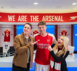 Roman Kemp Instagram - INSANE! What a way to spend my penultimate show… in the dressing room at the home of football 😍 this has never been done before and I couldn’t be more grateful to my amazing team for doing this for me ❤️

And yes they said I had to do it in full kit…

Thanks @arsenal & @capitalofficial 

Now for tomorrows final show 🥺