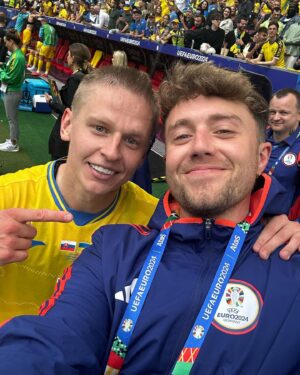 Roman Kemp Instagram - EURO 2024… part 1 featuring Rio Ferdinap.

Hopefully part 2 includes a trophy 🦁🦁🦁