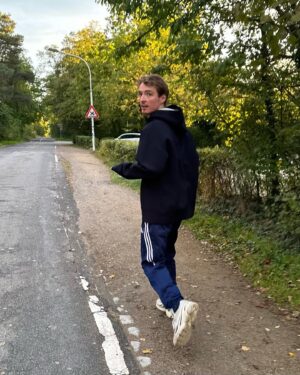 Roman Lochmann Instagram - Fun Fact: Hab mich an diesem Tag voll auf die Fresse gelegt 🏃‍♂️ #blödgelaufen