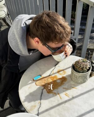 Roman Lochmann Instagram - Noch 4 mal morgens Kaffee dann haben wir’s geschafft #2023