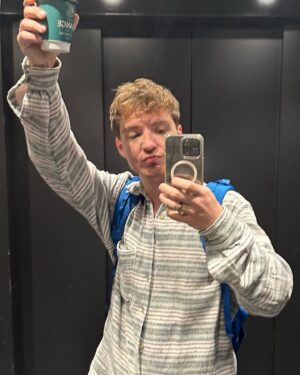Roman Lochmann Instagram - Spiegelfotos 🤝 Ich :)