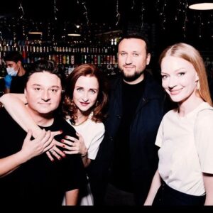 Roman Mayakin Instagram - “Брежнев” party style! Фото отчёт с дня рождения, ну очень полюбившегося мне Человека и Актера @maximlagashkin #нацеловались #нацелованныегубы #деньрождения #актеры #весьсветвбукет