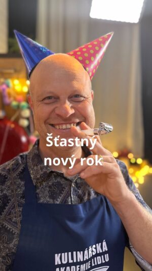 Roman Paulus Instagram - Přeji Vám šťastný nový rok ✨🍾🥂🤩
Děkuji, že jste tady se mnou ❤️

#novyrok #silvestr #oslava #party 
#sefkuchar #romanpauluschef #romanpaulus