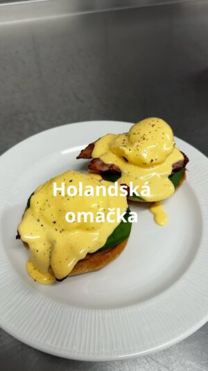 Roman Paulus Instagram - RECEPT NA PŘÍPRAVU HOLANDSKÉ OMÁČKY
 
Dnes mám pro Vás poslední díl, který Vám chybí k dokonalosti snídaňové speciality vajec Benedikt – holandskou omáčku. Samotné vejce Benedikt i jednoduchý způsob jak připravit pošírovaná vajíčka máte v předcházejících reelsech. Nyní se pustíme do holandské omáčky, pro mnohé kuchaře strašáka, ale s mým receptem zjistíte, že je to hračka. Pusťte se do toho se mnou.
 
Děláte si doma holandskou omáčku nebo ji raději kupujete hotovou už z obchodu? Dejte mi vědět do komentářů a nezapomeňte mě sledovat pro více skvělých receptů a triků do kuchyně.
 
Co budete potřebovat?
 
2 lž suchého bílého vína
Sůl a pepř
2 × žloutky
100 ml přepuštěného másla
1 lž citronu (šťáva)
 
Jak budete postupovat?
 
V míse vyšleháme žloutky, přidáme čerstvě nastrouhaný pepř a sůl, 2 lžíce bílého vína a šťávu z ½ citrónu. Mísu přeložíme nad páru a žloutky vyšleháme do husté pěny. Vajíčka šleháme pěkně odspodu, aby se Vám nesrazila! Stáhneme z ohně a za stálého šlehání postupně přiléváme přepuštěné máslo (mělo by mít stejnou teplotu jako vyšlehané žloutky).
Pokud máte rádi ostřejší chuť, můžete přidat pár kapek tabasca.
Podáváme s vajíčky jako vejce Benedikt nebo také s chřestem, zeleninou nebo s rybami.
 
Dobrou chuť!

#recepty #recept #vejce #vajicka #holandskaomacka #omacka #snidane #jidlojezaklad #jidlonaprvnimmiste #jidlo #obed #vecere #dnesjim #dnesjem #sefkuchar #romanpaulus #romanpauluschef