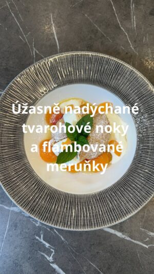 Roman Paulus Instagram - RECEPT NA ÚŽASNÉ NADÝCHANÉ TVAROHOVÉ NOKY A FLAMBOVANÉ MERUŇKY
 
Sezóna toho nejbáječnějšího letního ovoce je v plném proudu, jahody, rybíz, maliny, ….. a samozřejmě nádherně voňavé meruňky. Pojďme si společně uvařit skvělé tvarohové noky, které Vám všichni budou chválit. Jemné nadýchané těsto společně s vůní flambovaných meruněk Vám zaručeně přinese tu pravou letní náladu až k Vám do kuchyně.  Nevěříte? Přesvědčte se sami. Tenhle letní recept Vám nesmí uniknout! Určitě si ho uložte!
 
A jaký letní recept z meruněk připravujete Vy? Máte raději meruňky do koláče či knedlíků nebo v „tekutém stavu“? Já jsem spojil obě varianty a opravdu jsme si pochutnali 😊. Napište mi do komentářů, jak to máte Vy a nezapomeňte mě sledovat pro více skvělých a jednoduchých receptů a triků do kuchyně.
 
Co budete potřebovat?
 
Recept na tvarohové noky pro 4 osoby:

30 g másla
25 g cukru krystal
1 vejce
1 žloutek
1 citron (kůra)
vanilinový cukr
250 g měkkého tučného tvarohu
150 g bílého toustového chleba
Orestovaná strouhanka na obalení
skořice mletá
sůl
tuzemák
citrónová kůra
 
Flambované meruňky
400 g​ vypeckované meruňky
100 g​ cukru, nebo dle chuti
100 g​ másla
100 ml​ Meruňkovice od Rudolfa Jelínka
 
Jak budete postupovat?

Z toastového chleba si připravte v elektrickém sekáčku čerstvou strouhanku. Změklé máslo vyšlehejte s cukrem a postupně vmíchejte vejce a žloutek. Je důležité, aby se vejce dobře spojila s máslem. 
Přidejte citronovou kůru, vanilinový cukr a tvaroh. Připravenou strouhanku, přidejte do těsta a nechte alespoň 2 hodiny odležet v lednici.

Polévkovou lžící vytvarujte noky, které vařte ve vroucí vodě ochucené tuzemákem a citronovou kůrou asi 5 minut. Po uvaření noky obalte ve strouhance orestované na másle a ochucené cukrem a mletou skořicí.

Mezi tím, co bude se noky budou vařit, si oflambujte meruňky. Na másle si orestujte meruňky, přidejte cukr a nechejte zkaramelizovat. Následně zalejte meruňkovicí od Rudolfa Jelínka. A teď to přijde 😊, zapalte a flambujte. Prosím, buďte opatrní! Opravdu to stojí za to!! Ta vůně a následná chuť se ničemu nevyrovná!! Je to fakt pecka!!!

Pokračování receptu v komentářích.