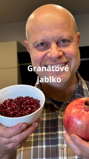 Roman Paulus Instagram - Dnes si povíme něco o granátovém jablku. Skvělé ovoce, plné chuti, které je dostupné, v té nejlepší chuti, v obchodech, právě teď, okolo Vánoc a nového roku. Proto se mu také přezdívá “klenot zimy”. 

Zítra si ještě ukážeme jak lehce a jednoduše dostat ven zrníčka z granátového jablka. 

Máte rádi granátová jablka? Co z nich připravujete?Dozvěděli jste se dnes něco nového? Pokud ano, napište mi to do komentářů.
A nezapomeňte mě sledovat pro více skvělých tipů a triků do kuchyně!

#tipy #triky #zajimavosti #zkuchyne #granatovejablko #grenadina #ovoce #exotickeovoce #sefkuchar #romanpaulus #romanpauluschef