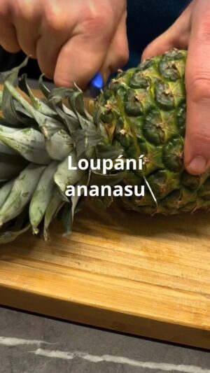 Roman Paulus Instagram - Dnes Vám ukážu trik jak rychle a hezky oloupat ananas. Je to jednoduché, schválně vyzkoušejte!

Ananas je dobrý na trávení, takže po “vánočních oslavách” Vám určitě přijde vhod.

#vanoce #vanoce2023 #ananas #trik #tip 
#sefkuchar #romanpauluschef #romanpaulus