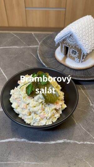 Roman Paulus Instagram - RECEPT NA BRAMBOROVÝ SALÁT
 
K tradičním českým Vánocům patří bezpochyby kapr a bramborový salát. Recept na tuto klasickou přílohu, bramborový salát, vám dnes, den před Štědrým dnem, přináším. Na bramborový salát má každý svůj vlastní, většinou tajný, recept, ale pokud chcete, dnes Vám ho prozradím. Nechávám vyniknout chuti zeleniny, takže nepřidávám vajíčko ani šunku, ale i tak je skvělý. Vyzkoušejte a uvidíte, že si pochutnáte.

Jaký bramborový salát děláte Vy? Jaké „tajné ingredience“ přidáváte Vy? Dejte mi vědět do komentářů. 
A nezapomeňte mě sledovat pro více skvělých receptů a triků do kuchyně.
 
Co budete potřebovat?
 
90 g celer
90 g kořenová petržel
120 g mrkev
300 g vařené brambory
1 jablko
90 g kyselé okurky
30 g cibule
1 × lžíce plnotučná hořčice dle chuti
210 g majonéza
lák z okurek dle chuti
pepř a sůl
 
Jak budete postupovat?

Brambory ve slupce a oloupanou zeleninu uvaříme ve vodě nebo v páře, necháme vychladnout a brambory oloupeme. Uvařenou zeleninu protlačíme skrz kolečko – kráječ brambor a vytvořené „hranolky“ smícháme s najemno nakrájenou cibulí, kyselou okurkou a jablkem, ochutíme solí, pepřem, majonézou, lákem z okurek, hořčicí, cukrem a necháme odležet. Před podáváním (po rozležení) znovu dochutíme podle potřeby.
Ať se Vám povede a přeji dobrou chuť.
 
Krásné Vánoce!!

#recepty #recept #tradicni #tradicnirecepty #vanoce #vanoce2023 #salat #brambory #bramborovysalat #jidlojezaklad #jidlonaprvnimmiste #jidlo #obed #vecere #dnesjim #dnesjem #sefkuchar #romanpaulus #romanpauluschef