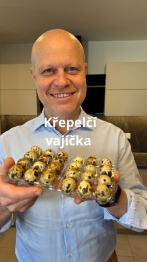 Roman Paulus Instagram - Křepelčí vajíčka, krásná, kropenatá a velmi chutná! Pojďte se jim se mnou podívat “pod skořápku”.

Už jste je vyzkoušeli? Nebo je konzumujete pravidelně? 
Dejte mi vědět do komentáře a nezapomeňte mě sledovat pro více skvělých receptů a tipů do kuchyně.

#tipy #triky #zajimavosti #zkuchyne #vajicka #krepelka #krepelcivajicka #volskeoko #obed #vecere #jaro #sefkuchar #romanpaulus #romanpauluschef