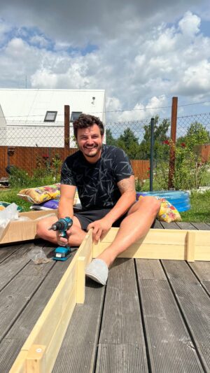 Roman Staša Instagram - Půlka léta za mnou a byl to teda fičák 😅 

#stehovani #tiskovka #vareni #bezadresy