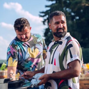 Roman Staša Instagram - Tak jak se Vám líbil včerejší Souboj na talíři? Já jsem si natáčení neskutečně užil a tady pro Vás mám ještě pár fotek, ze kterých je to určitě cítit ❤️
•
•
•
#soubojnataliri #berky #pavelberky #premekforejt #janpuncochar #romanstasa #masterchef #masterchedcz #masterchefcesko